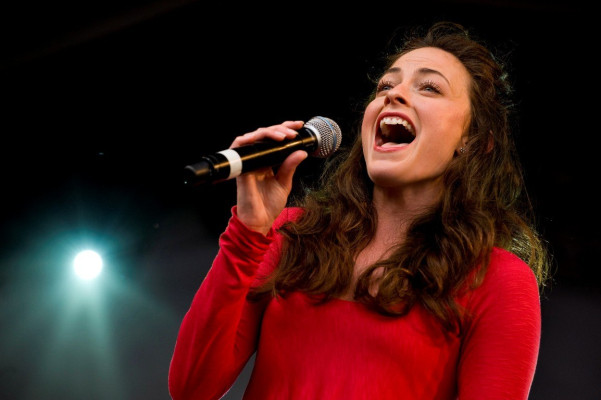 Lara Pulver pic #701676
