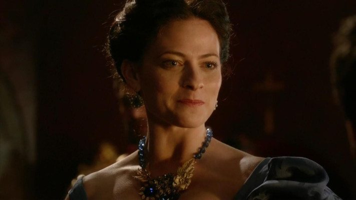 Lara Pulver pic #701604