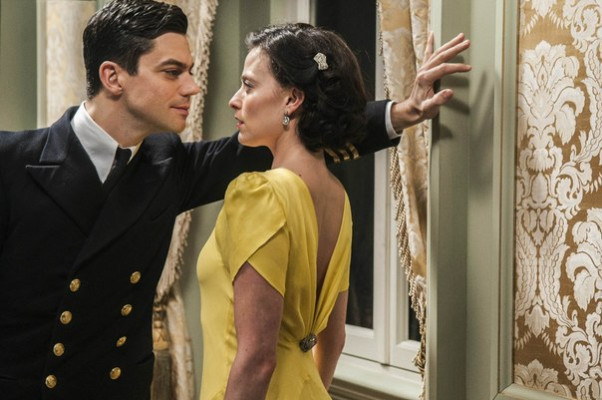 Lara Pulver pic #701567