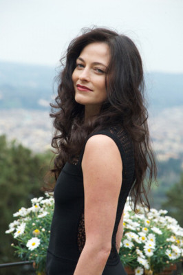 Lara Pulver pic #701457
