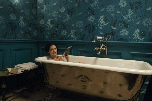 Lara Pulver pic #701570