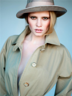photo 5 in Lara Stone gallery [id152945] 2009-04-27 00:00:00