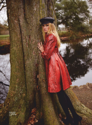 Lara Stone – InStyle US March 2019