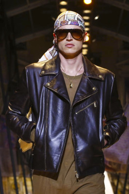 Lars Burmeister for Versace S/S 2016 Milan