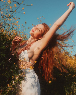 Larsen Thompson – Marc Jacobs Daisy Sunshine Collection 2019