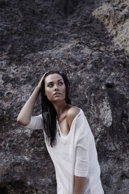 Laura James pic #792586