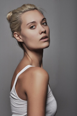 Laura James pic #822193