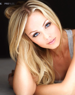 photo 4 in Laura Vandervoort gallery [id322485] 2010-12-07 00:00:00