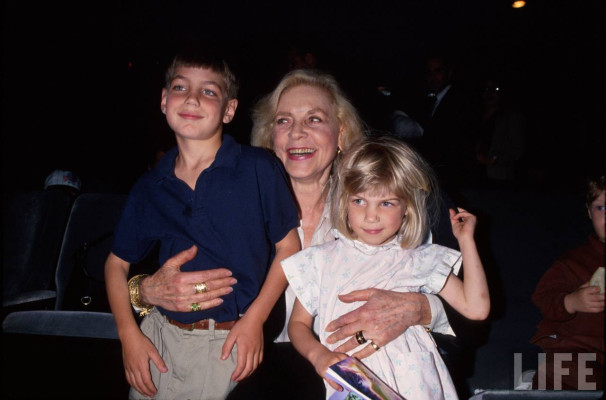 Lauren Bacall pic #272344