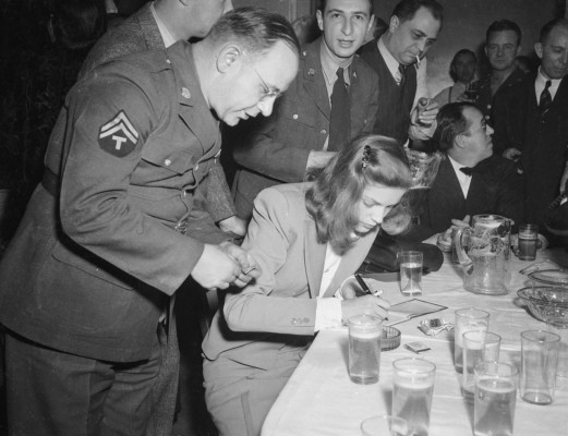 Lauren Bacall pic #392205