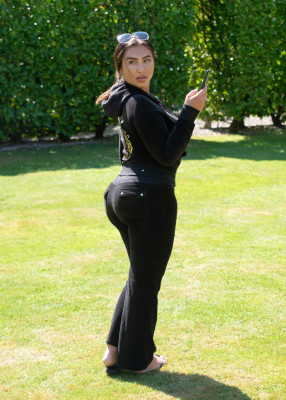 LAUREN GOODGER Leaves Her House in Essex 07/07/2020