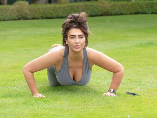 LAUREN GOODGER Workout at a Park in Essex 08/05/2020