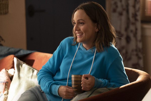 Leighton Meester - Single Parents (2018) - 1x02 Sleepover Ready - Stills