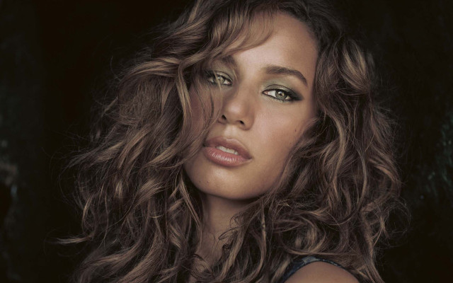 photo 7 in Leona Lewis gallery [id202270] 2009-11-05 00:00:00