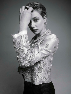 Lili Reinhart for Content Mode (Spring 2022)