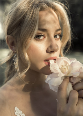 Lili Reinhart 
