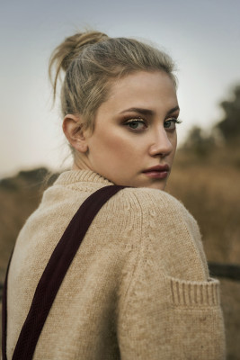 Lili Reinhart 