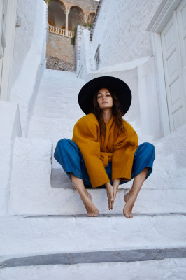 Lily Aldridge – Harper’s Bazaar Greece October 2018