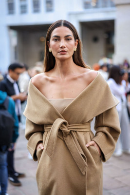 Lily Aldridge - Out at Milan Fashion Week Spring/Summer 2023