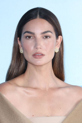 Lily Aldridge - Out at Milan Fashion Week Spring/Summer 2023