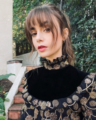 Lily Collins 01/05/2022