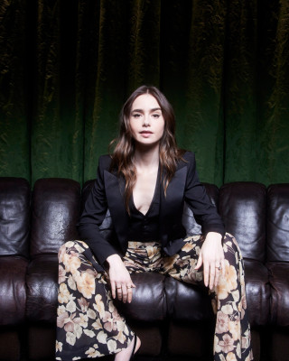 Lily Collins 
