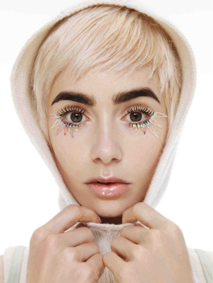 Lily Collins-«ELLE» 2021-22.