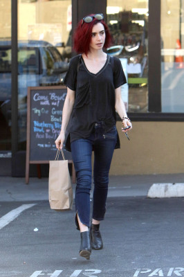 Lily Collins pic #906971