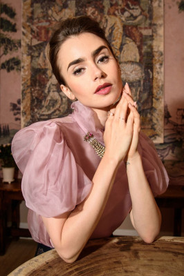 Lily Collins pic #985531