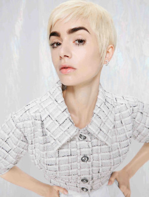 Lily Collins-«ELLE» 2021-22.