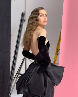 Lily Collins 