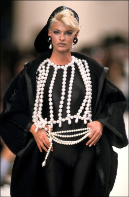 photo 25 in Linda Evangelista gallery [id157747] 2009-05-13 00:00:00