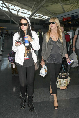 photo 3 in Lindsay Lohan gallery [id264342] 2010-05-17 00:00:00