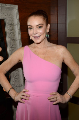 Lindsay Lohan – Backstage at the Rachael Ray Show in NYC 01/08/2019