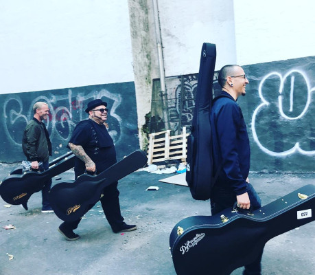 Linkin Park - Chester Bennington at D&#039;Angelico Guitar Showroom in NY 05/01/2017
