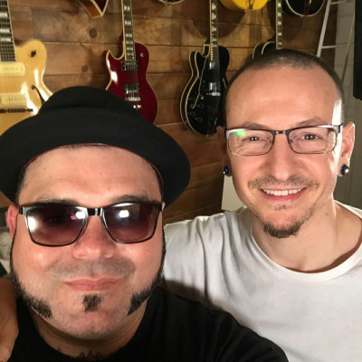 Linkin Park - Chester Bennington at D&#039;Angelico Guitar Showroom in NY 05/01/2017