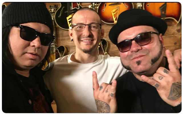 Linkin Park - Chester Bennington at D&#039;Angelico Guitar Showroom in NY 05/01/2017