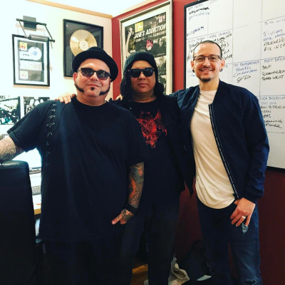 Linkin Park - Chester Bennington at D&#039;Angelico Guitar Showroom in NY 05/01/2017