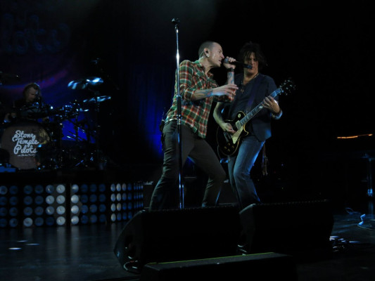 Linkin Park - Chester Bennington with STP in Biloxi, MS 11/01/2013