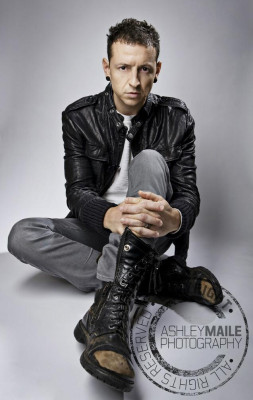 Linkin Park - Chester Bennington by Ashley Maile Photoshoot 08/03/2009