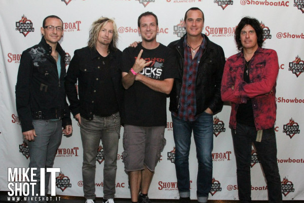 Linkin Park - Chester Bennington with STP in Atlantic City 09/07/2013
