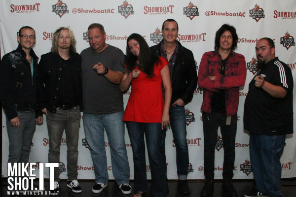 Linkin Park - Chester Bennington with STP in Atlantic City 09/07/2013