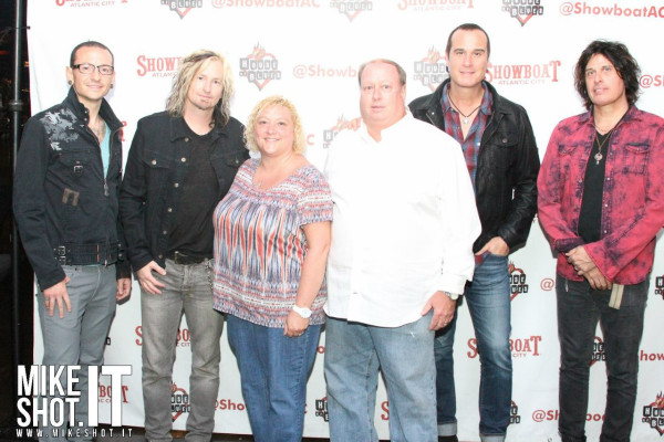 Linkin Park - Chester Bennington with STP in Atlantic City 09/07/2013