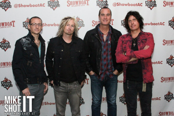 Linkin Park - Chester Bennington with STP in Atlantic City 09/07/2013