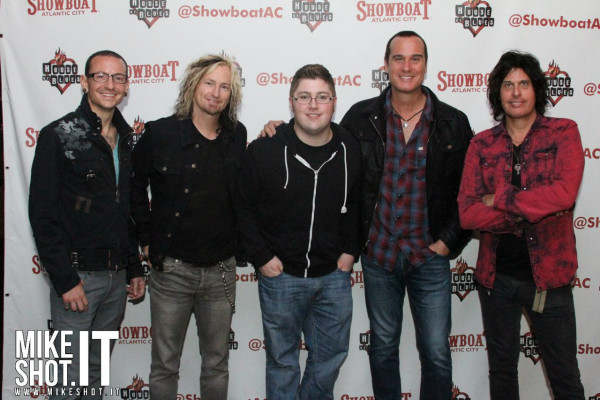 Linkin Park - Chester Bennington with STP in Atlantic City 09/07/2013