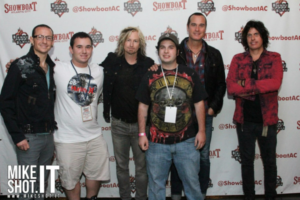 Linkin Park - Chester Bennington with STP in Atlantic City 09/07/2013