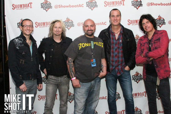 Linkin Park - Chester Bennington with STP in Atlantic City 09/07/2013