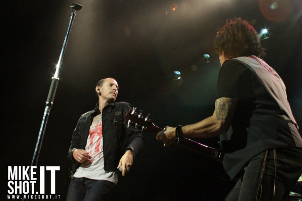 Linkin Park - Chester Bennington with STP in Atlantic City 09/07/2013