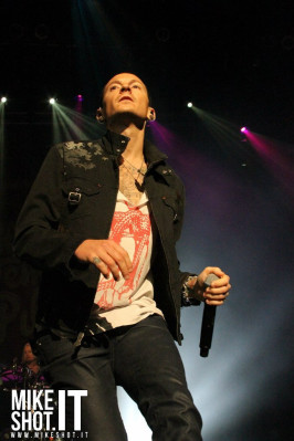 Linkin Park - Chester Bennington with STP in Atlantic City 09/07/2013
