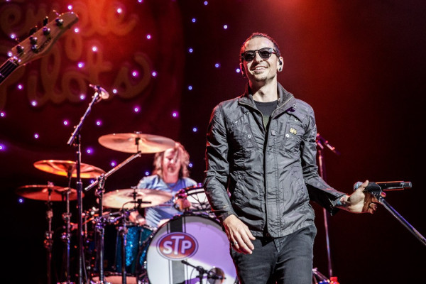 Linkin Park - Chester Bennington with STP in Seattle, Washington 04/08/2015